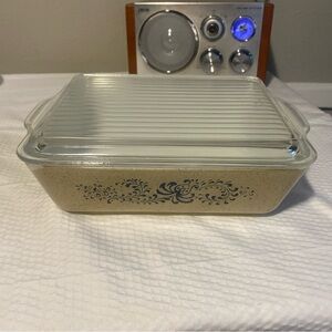 Pyrex HOMESTEAD   Refrigerator Dish/Bowl w Glass Lid   USA